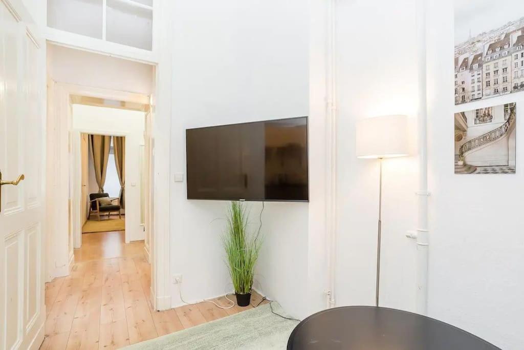 Newly Furnished Apartment For Up To 6 People Berlin Exteriör bild